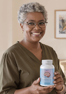 Julia holding a bottle of Alitoryn